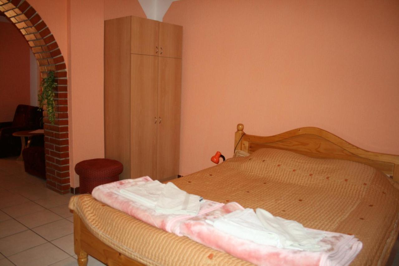 Sobe Rooms Szobák Zimmer KIS Palić Exterior foto