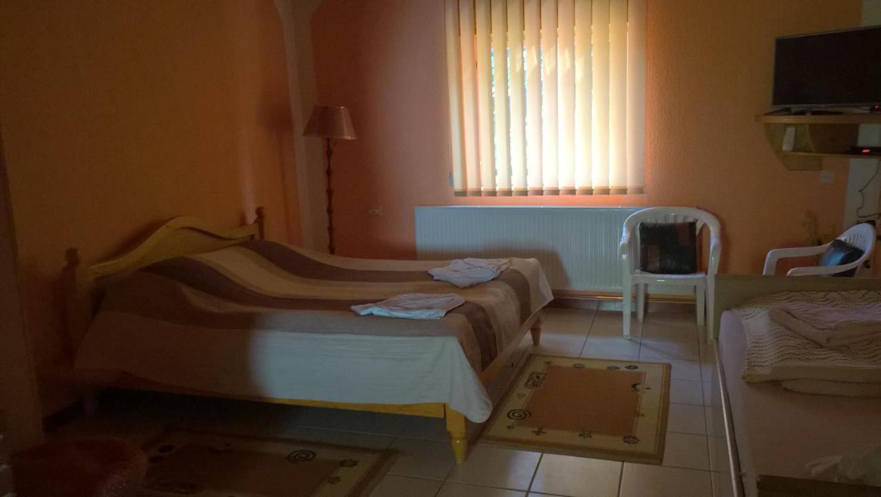 Sobe Rooms Szobák Zimmer KIS Palić Exterior foto